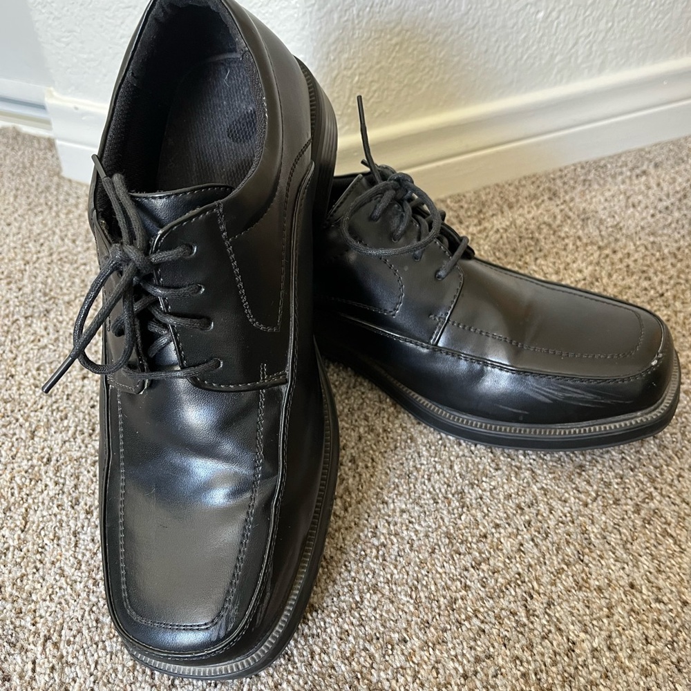 Black Leather Oxford Shoes with Glossy Finish